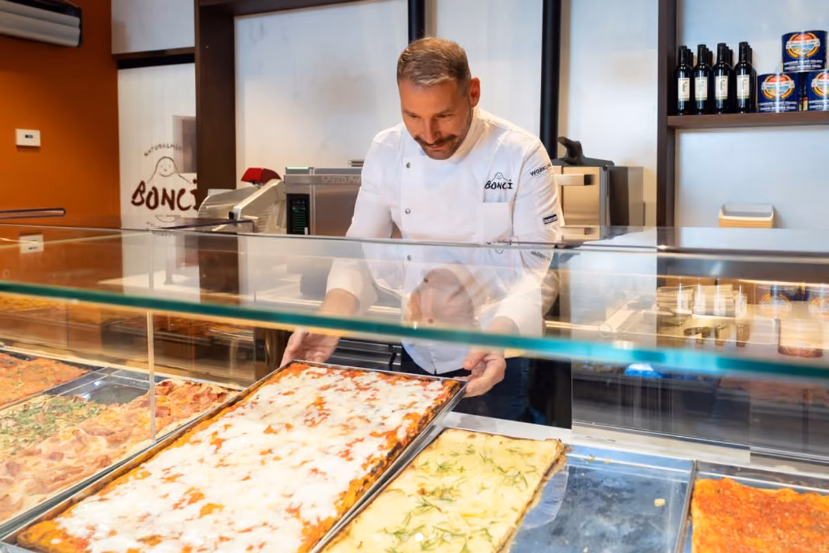 Il locale di Gabriele Bonci a Roma Termini è concepito come un laboratorio vista stazione