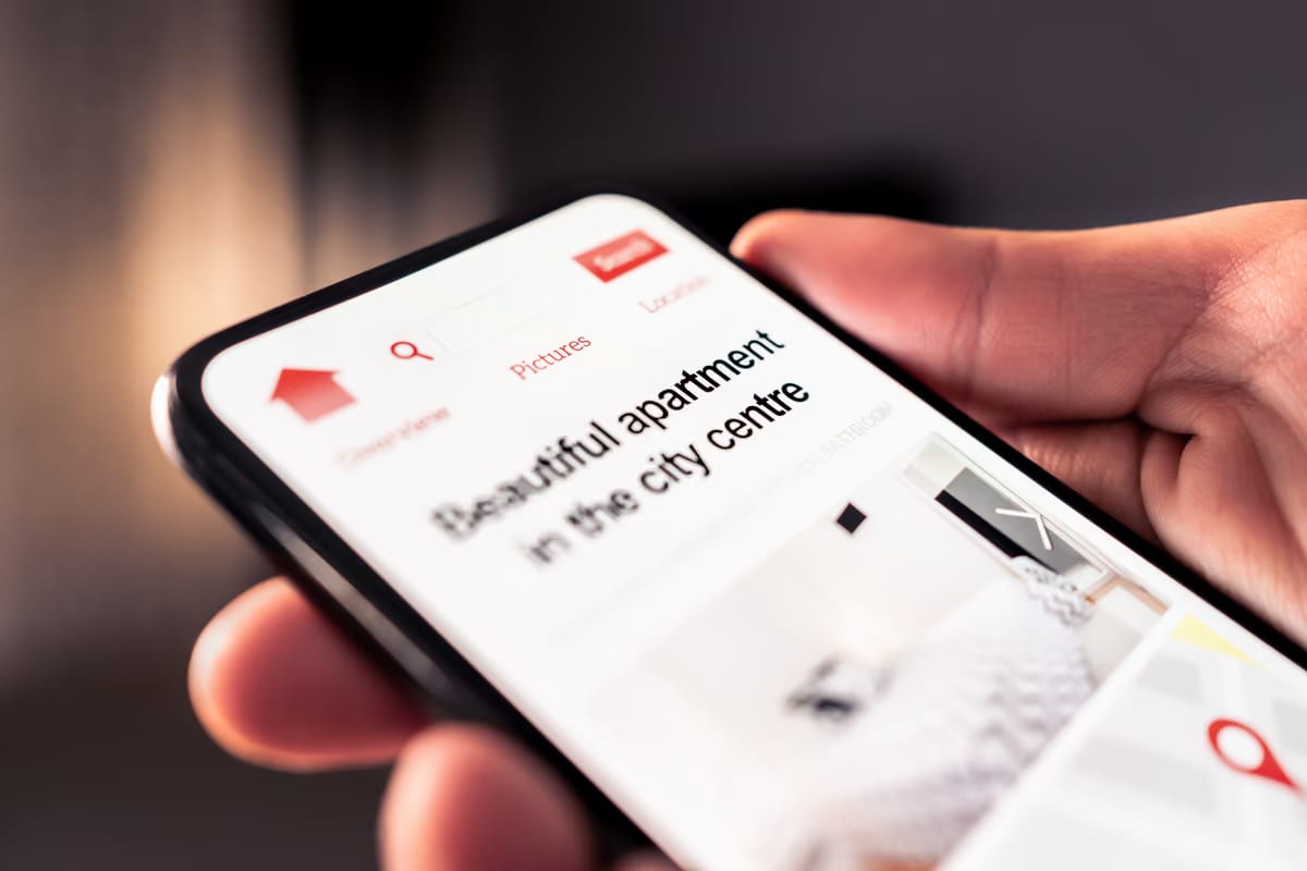 Affitti brevi, la richiesta degli albergatori a Booking e Airbnb: «Verificate gli annunci»