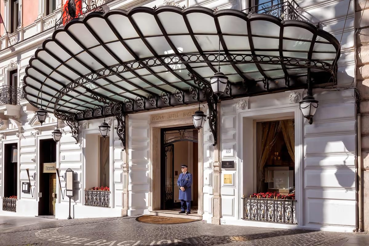 Il Baglioni Regina cambia pelle: in Via Veneto riparte da camere e ristorante