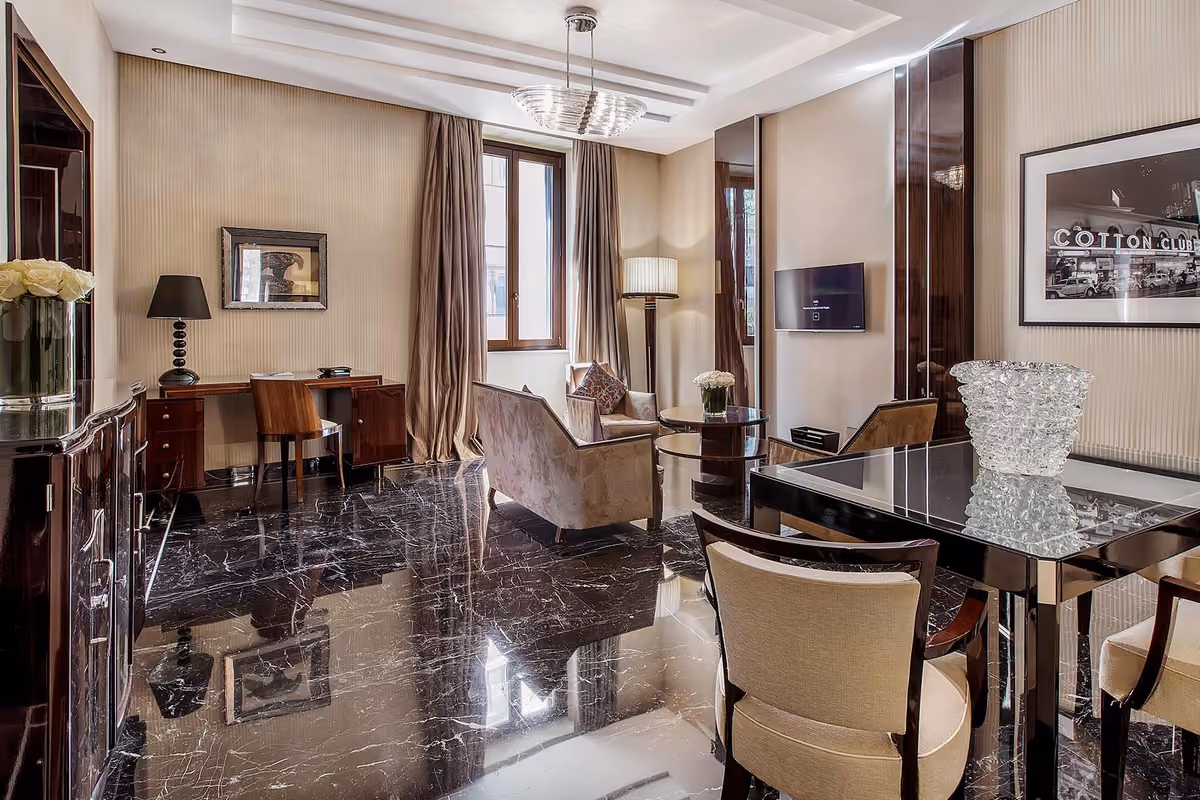 Il Baglioni Regina cambia pelle: in Via Veneto riparte da camere e ristorante