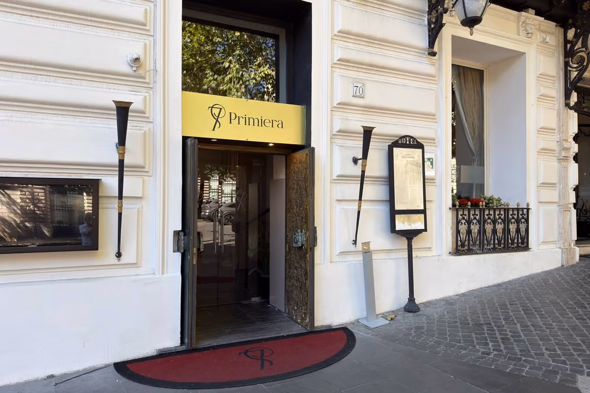 Il Baglioni Regina cambia pelle: in Via Veneto riparte da camere e ristorante