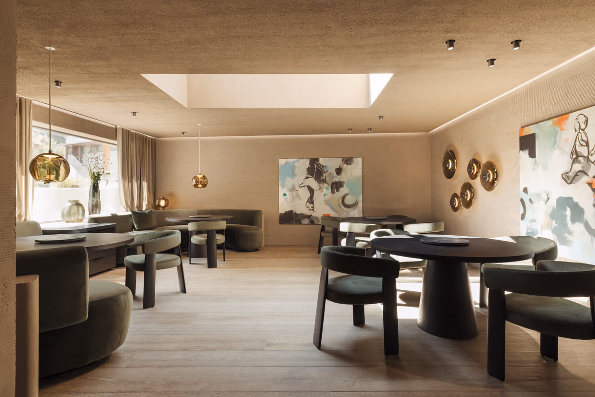 La sala dell'Austria Stuben, ristorante stellato da sedici coperti