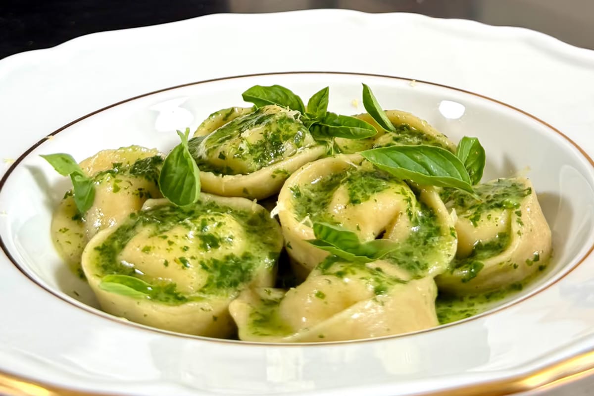 Ravioli ricotta e limone con burro al basilico: la ricetta semplice e fresca