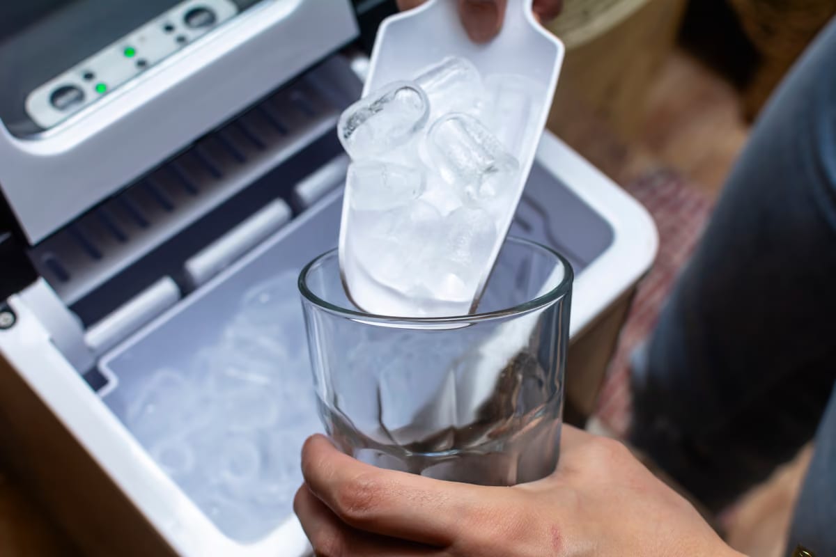 Acqua e ghiaccio possono diventare un rischio: cosa devono fare i ristoratori