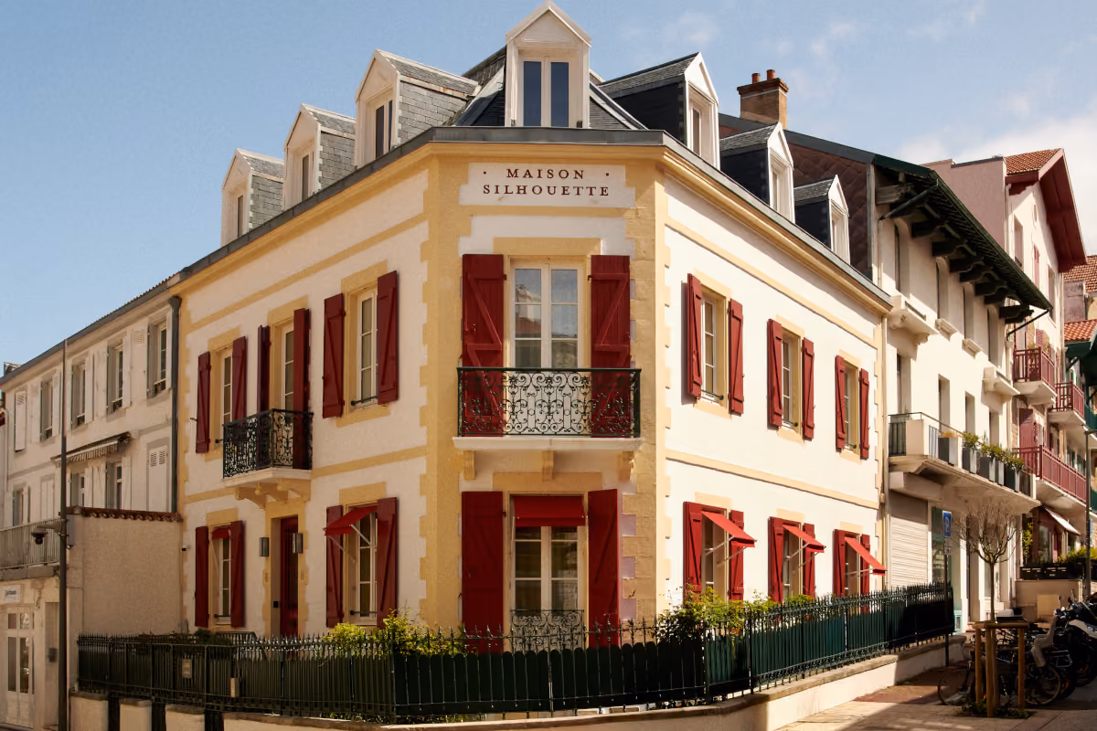 La facciata della nuova Maison Silhouette a Biarritz, sud-ovest della Francia