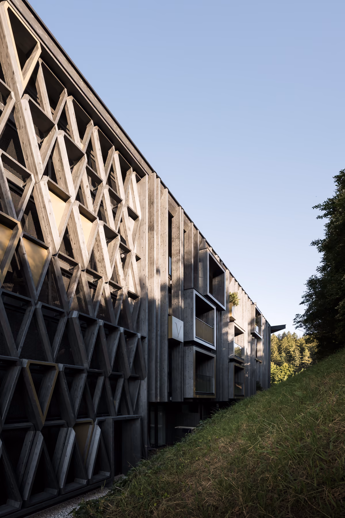 Oltre alla facciata a V, tutta l'architettura dell'hotel è stata rinnovata