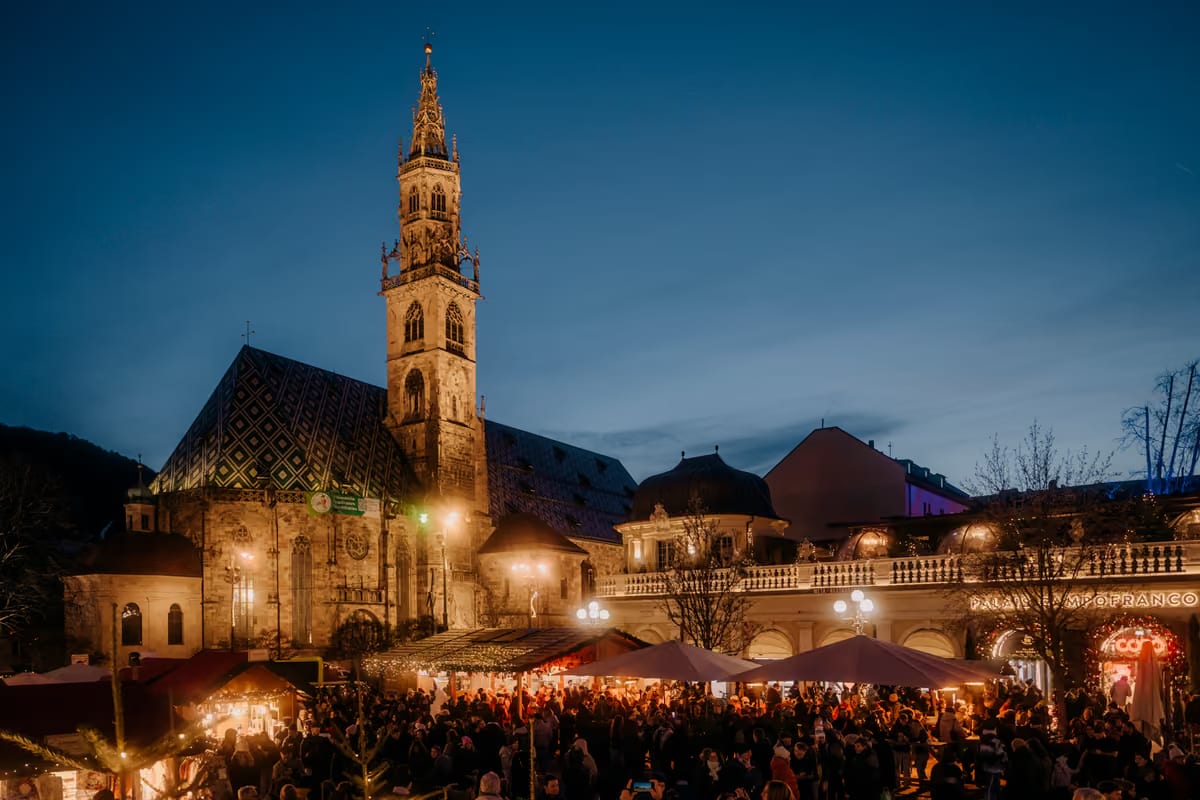 Mercatini, ciaspolate e... solidarietà: tutte le esperienze del Natale a Bolzano