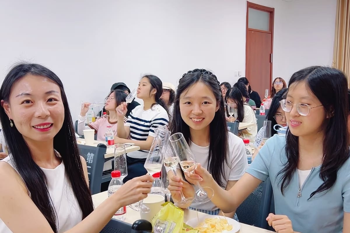 Prosecco Doc, in Cina vendite in crescita del 30%: gli studenti di Pechino studiano come raccontarlo