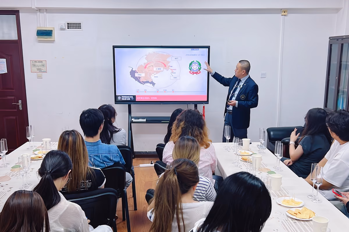 Prosecco Doc, in Cina vendite in crescita del 30%: gli studenti di Pechino studiano come raccontarlo
