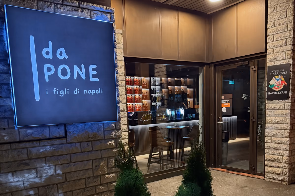 L'ingresso di "Da Pone - I figli di Napoli"