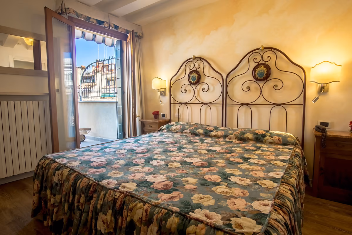 Una delle camere dell'hotel Antigo Trovatore