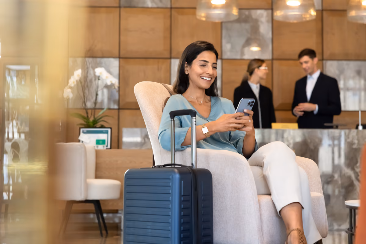 La corrispondenza tra annuncio, conferma di prenotazione e disponibilità effettiva dell'alloggio è un nodo centrale per la tutela dei viaggiatori e l'affidabilità dell'offerta turistica digitale