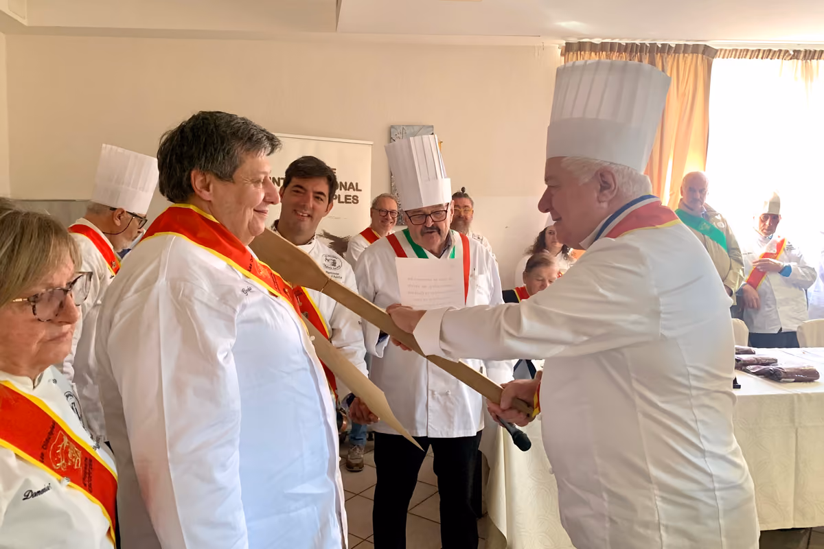 Il momento dell'intronizzazione del candidato Giorgio Cantarella