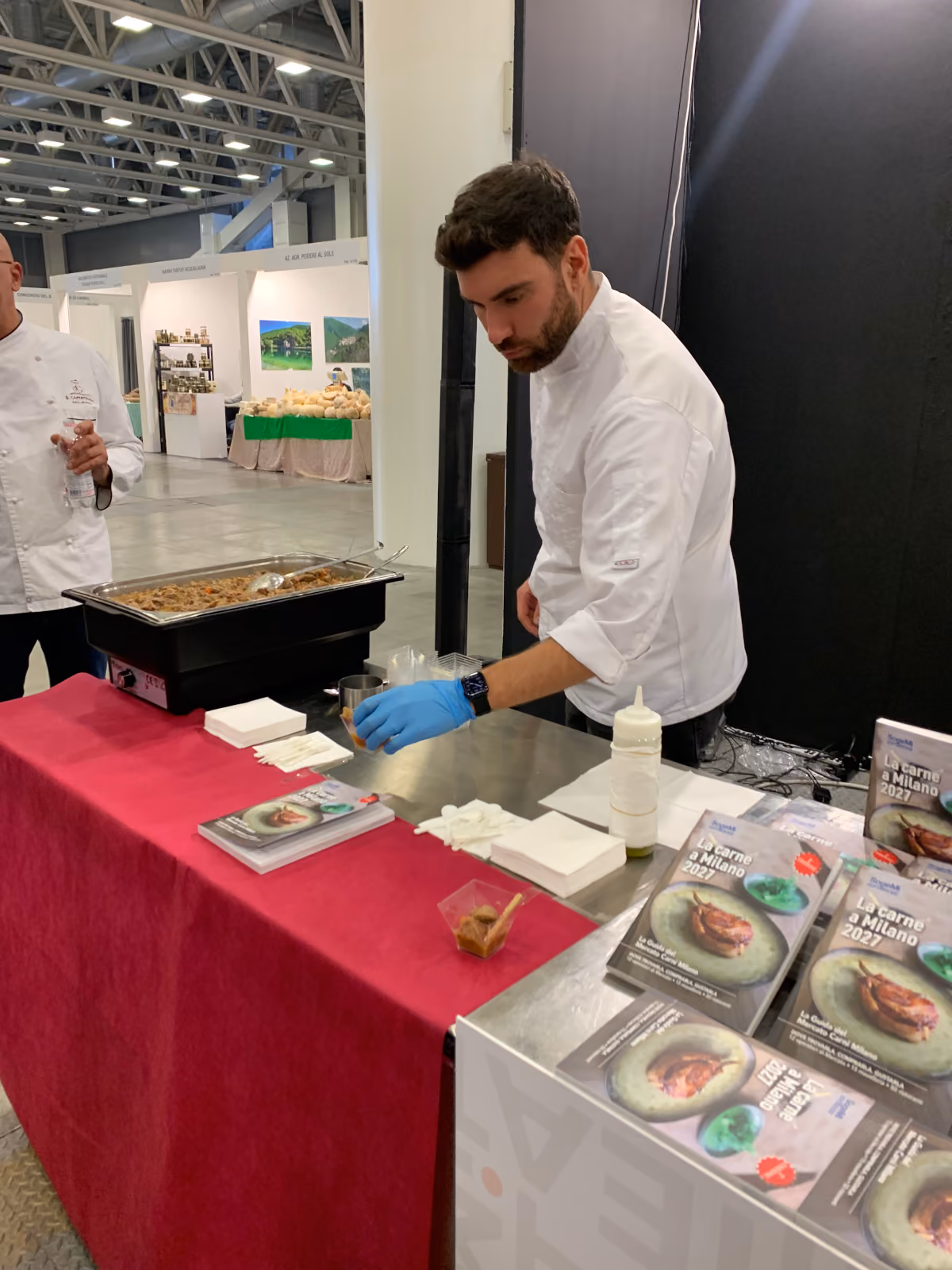Un momento della degustazione della
