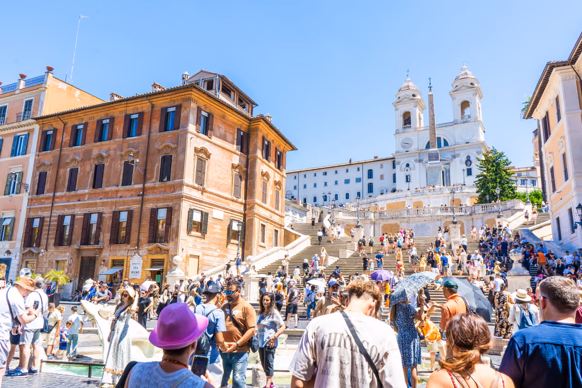 Il sovraffollamento nei periodi di picco e l'aumento dei costi mettono a dura prova l'offerta turistica