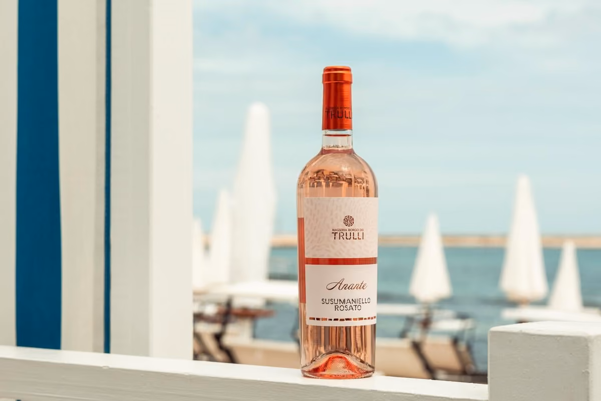 Dal Primitivo al gin, Borgo dei Trulli trasforma la macchia mediterranea in un'esperienza