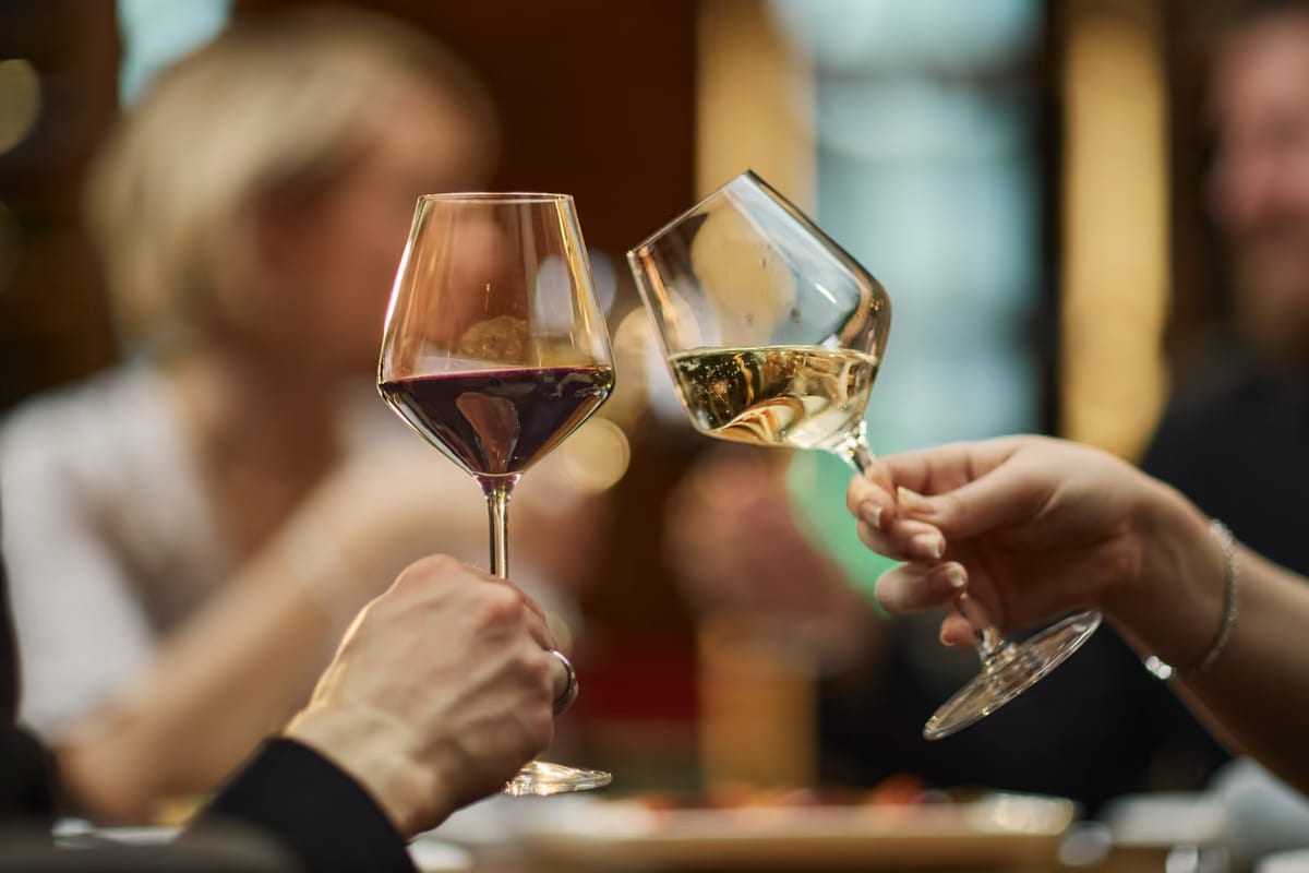 Vino e consumi in calo: ristoranti e cantine devono cambiare modo di vendere!