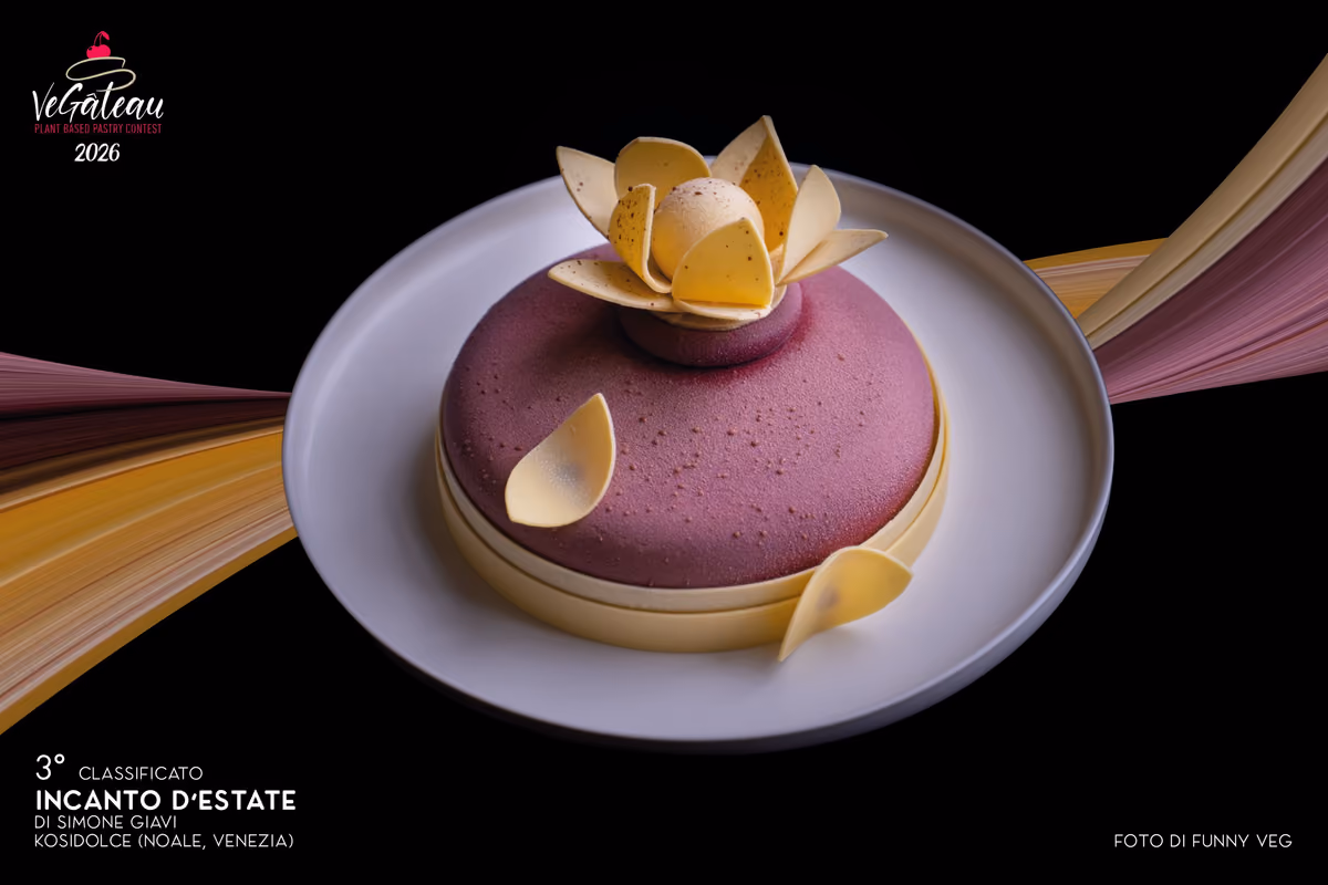 Sembra una pizza, ma è una cheesecake vegetale: Miscake vince Vegâteau 2026