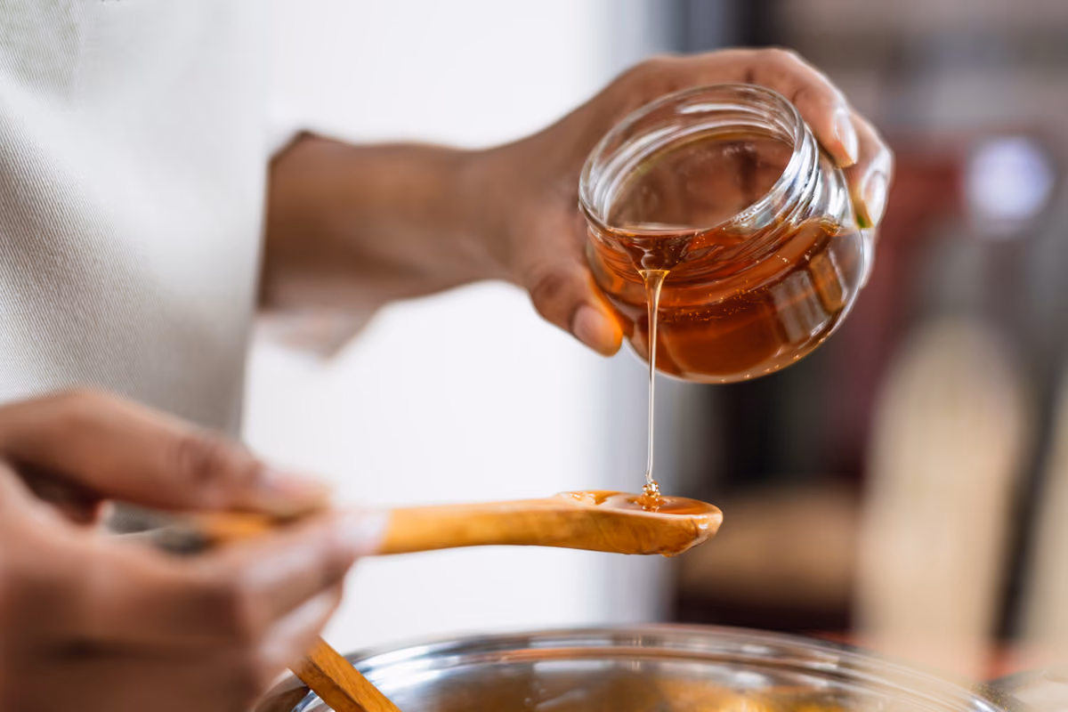 Miele siciliano, una storia millenaria: dalle tavole dei faraoni alle ricette di oggi