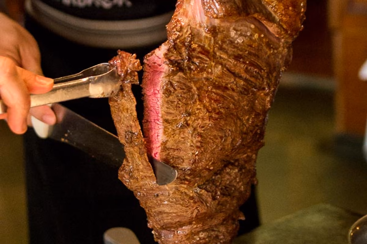 La picanha perfetta: i 10 consigli del maestro del churrasco brasiliano