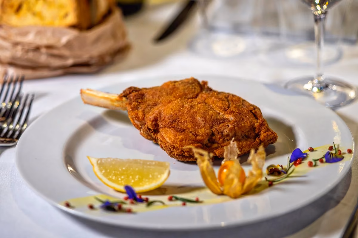 In un’osteria storica di Pavia il titolare fa tutto da solo (con l’aiuto della tecnologia)