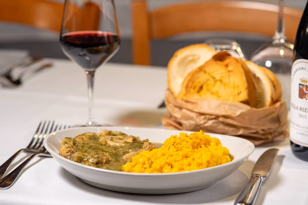 In un’osteria storica di Pavia il titolare fa tutto da solo (con l’aiuto della tecnologia)