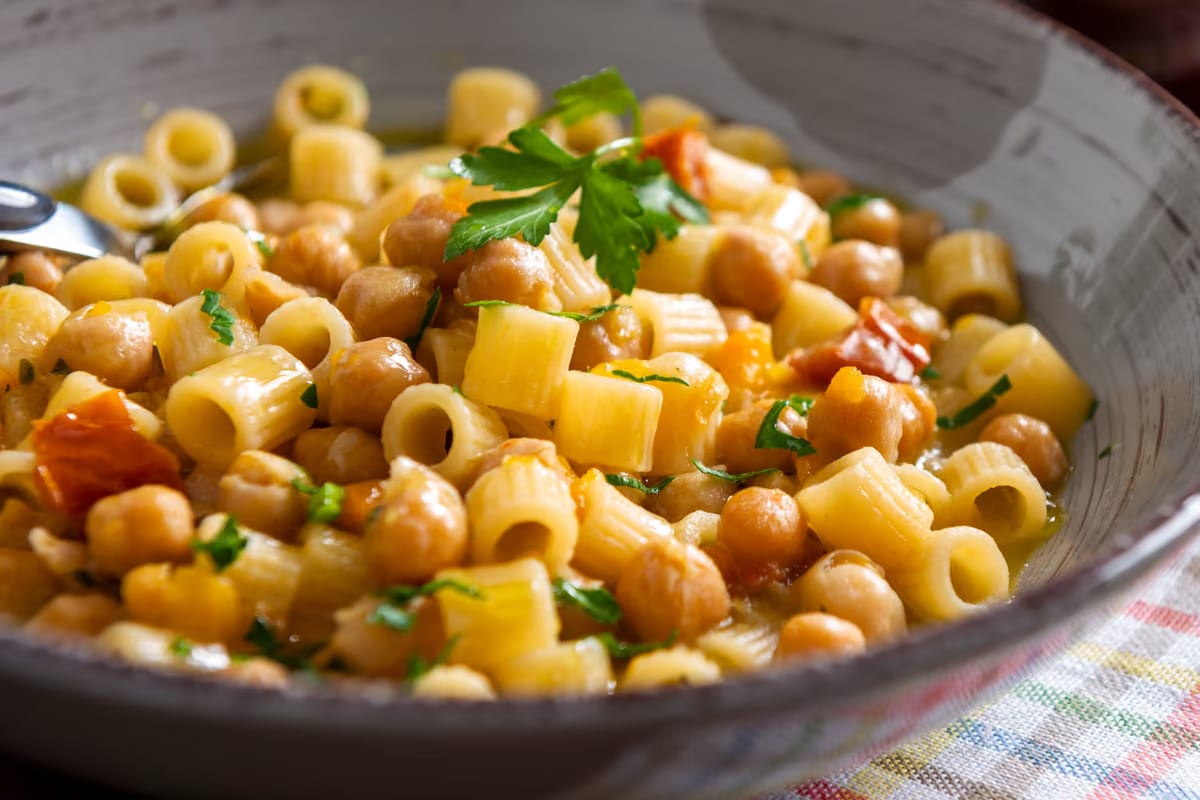 Quali alimenti conviene mangiare insieme? Gli abbinamenti utili e i falsi miti