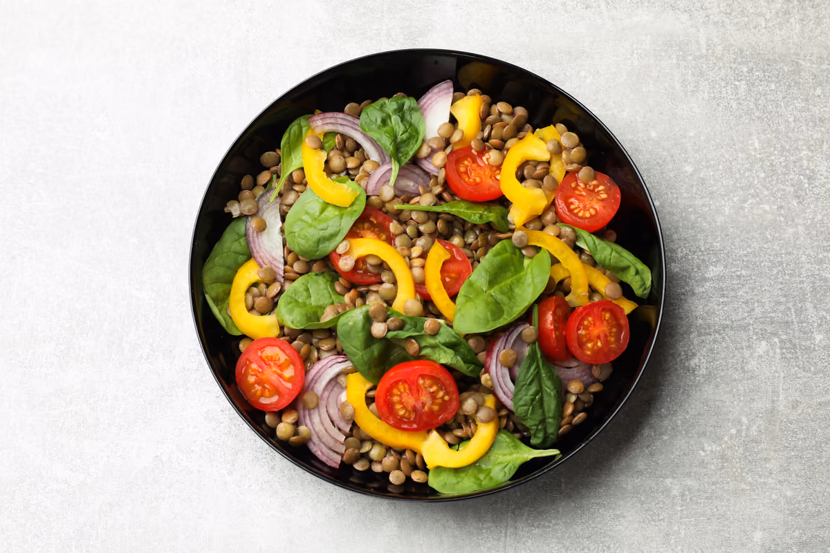 Quali alimenti conviene mangiare insieme? Gli abbinamenti utili e i falsi miti