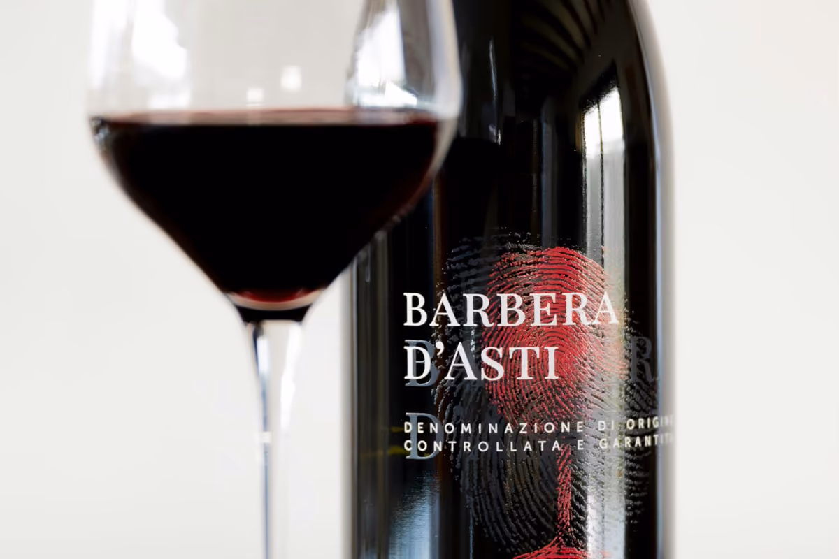 Dazi, guerre e giovani lontani dal vino: dalla Barbera d'Asti un appello alla politica