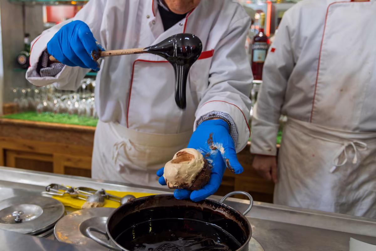 Lo inventò un siciliano, oggi è un dolce simbolo della Calabria: il tartufo di Pizzo
