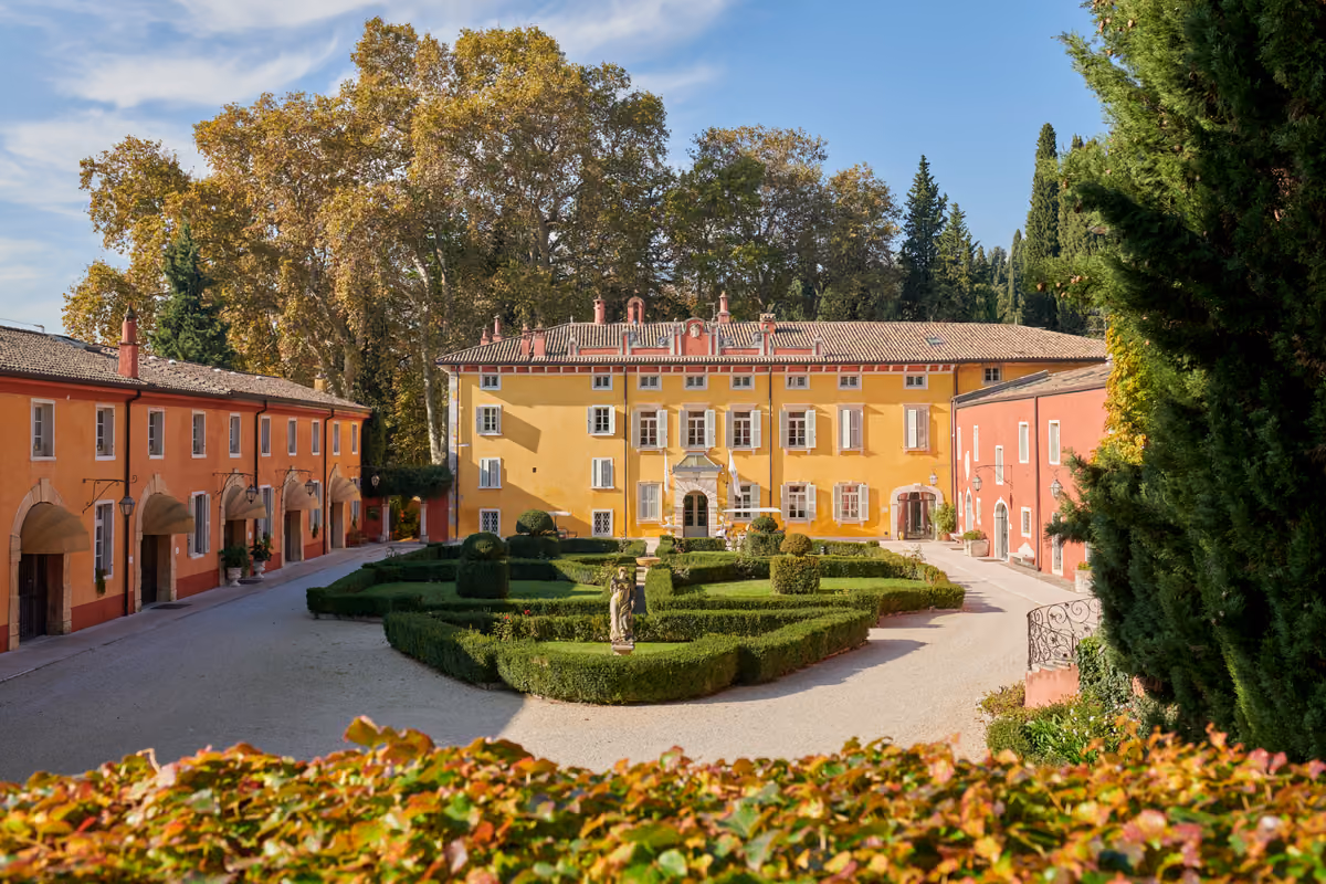 Nel Veronese c'è un hotel dove l'autunno si vive tra rituali botanici e sauna alle erbe