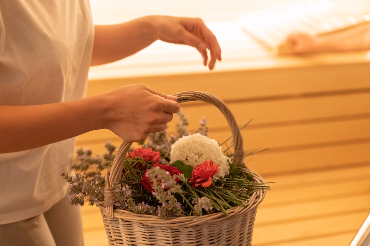 Nel Veronese c'è un hotel dove l'autunno si vive tra rituali botanici e sauna alle erbe