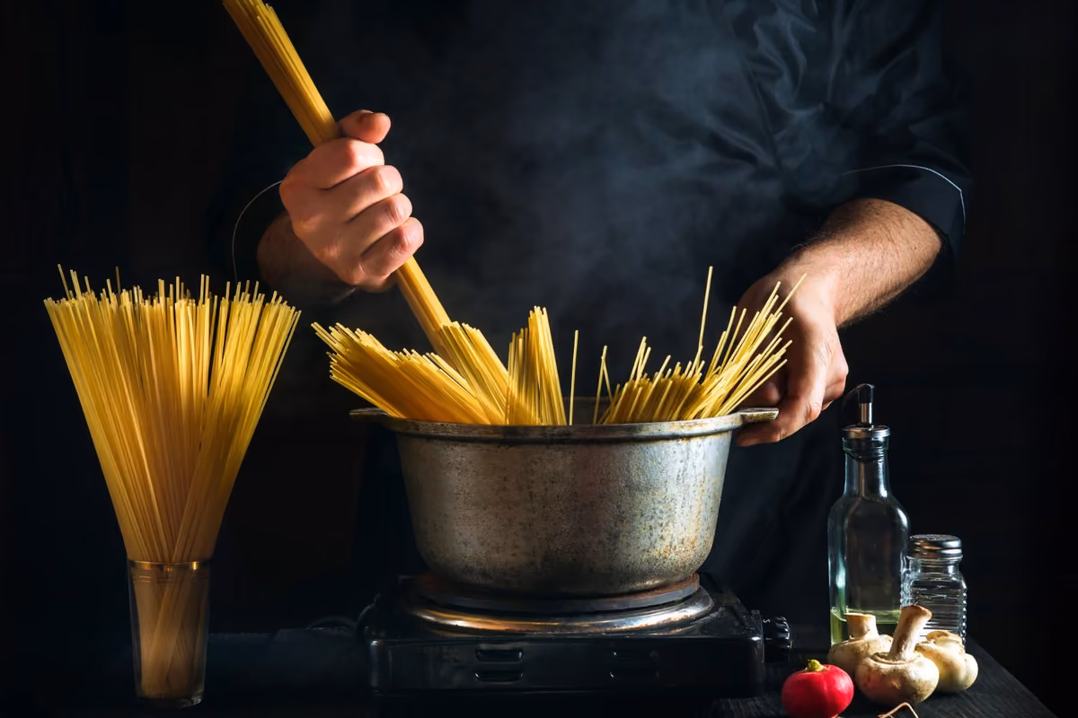 Pasta italiana, 4,2 milioni di tonnellate prodotte: l’Italia guida il mercato mondiale