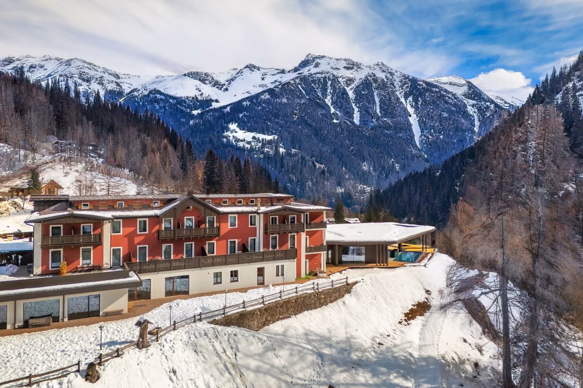 La montagna d'inverno senza fretta tra tra piste, piscine panoramiche e attività per famiglie