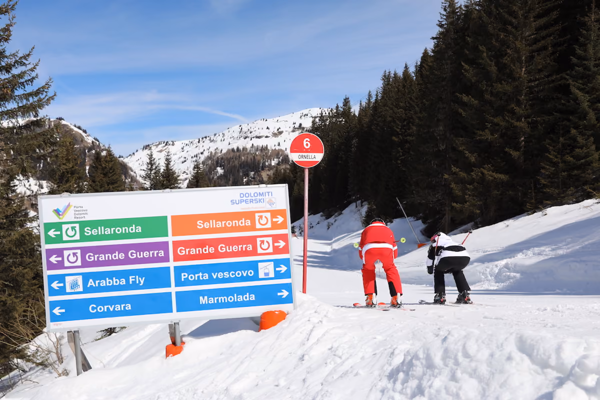 Arabba è il punto di partenza per due itinerari tra i più suggestivi delle Dolomiti: la Sellaronda e lo skitour della Grande Guerra