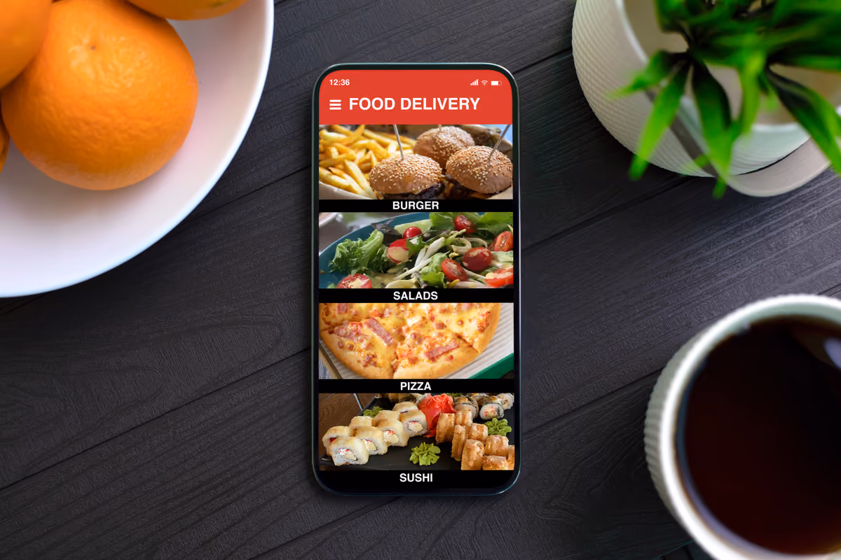 Just Eat ferma le foto IA: dopo il food porn arrivano i piatti inventati