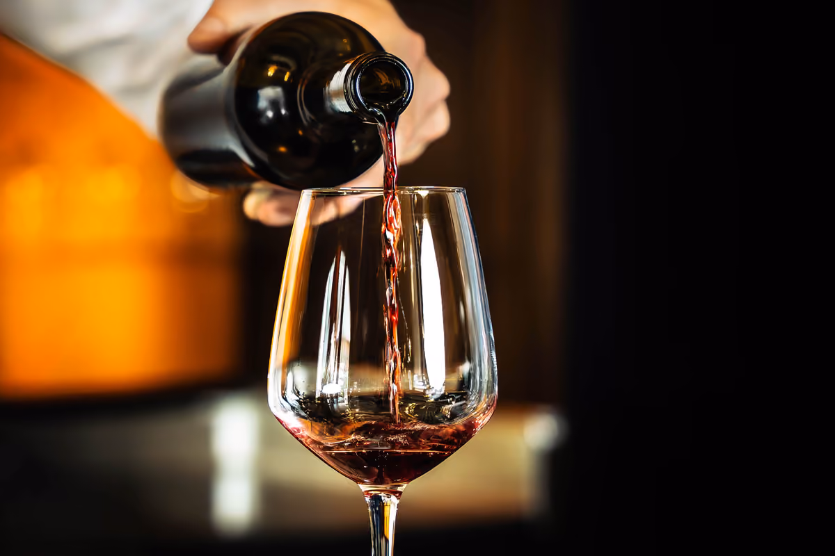 Chiude un ristorante a Londra: la lezione sui ricarichi del vino che i ristoratori italiani devono imparare