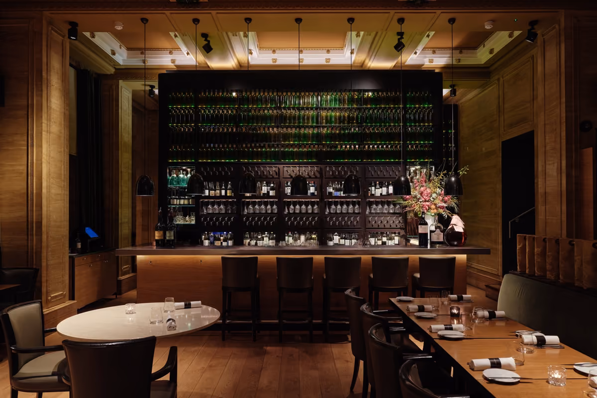 La sala di Les 110 de Taillevent a Londra: L’elegante locale di Cavendish Square, a Marylebone, ha chiuso i battenti a inizio mese