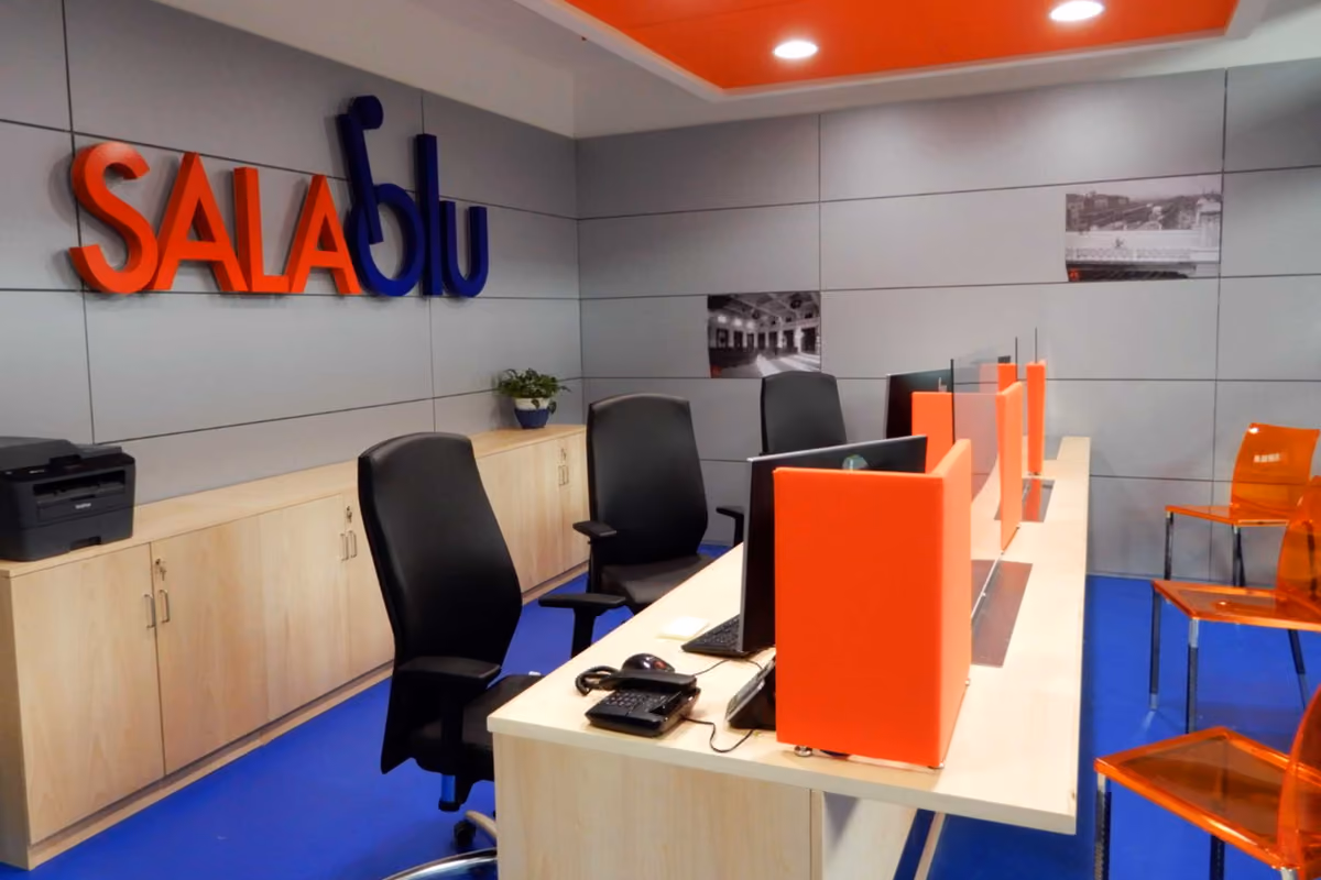 Una Sala Blu di RFI, quella di Bologna, una delle 380 sparse in tutta Italia