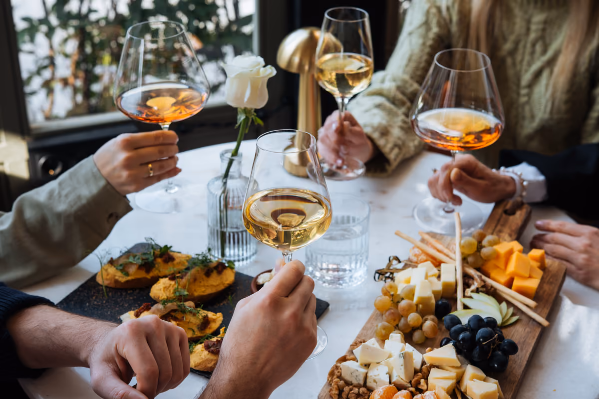 Aperitivo, il locale è pieno ma i conti non tornano: gli errori che pesano sui margini