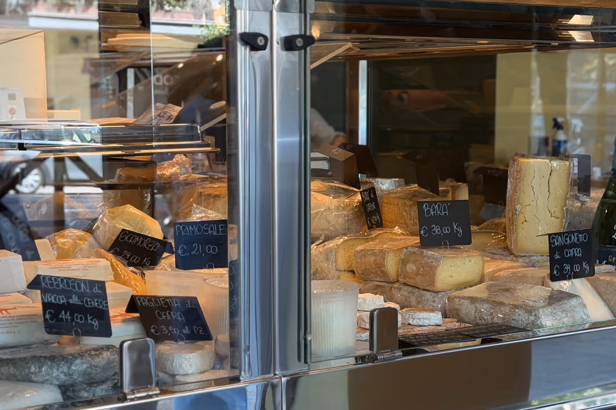 Pasta fresca, salumi e formaggi: le tre botteghe di Roma che sfidano i supermercati