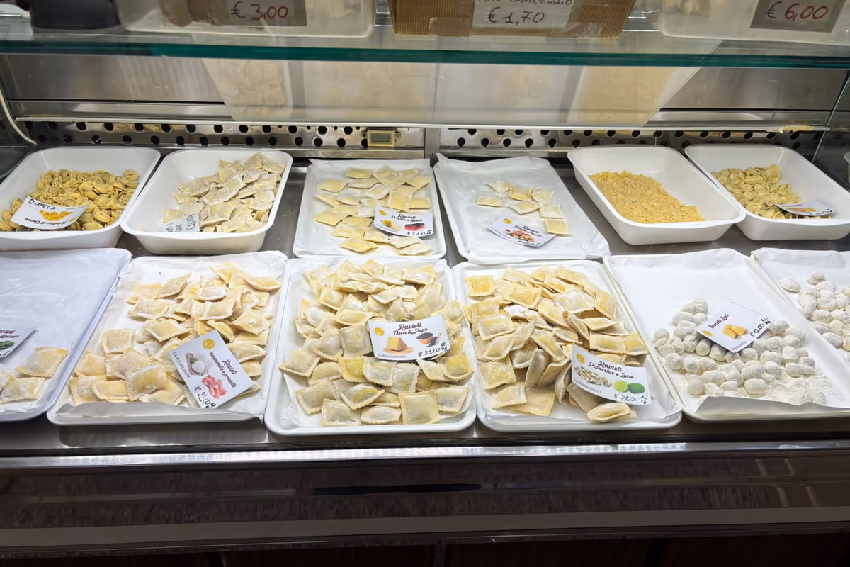 Pasta fresca, salumi e formaggi: le tre botteghe di Roma che sfidano i supermercati