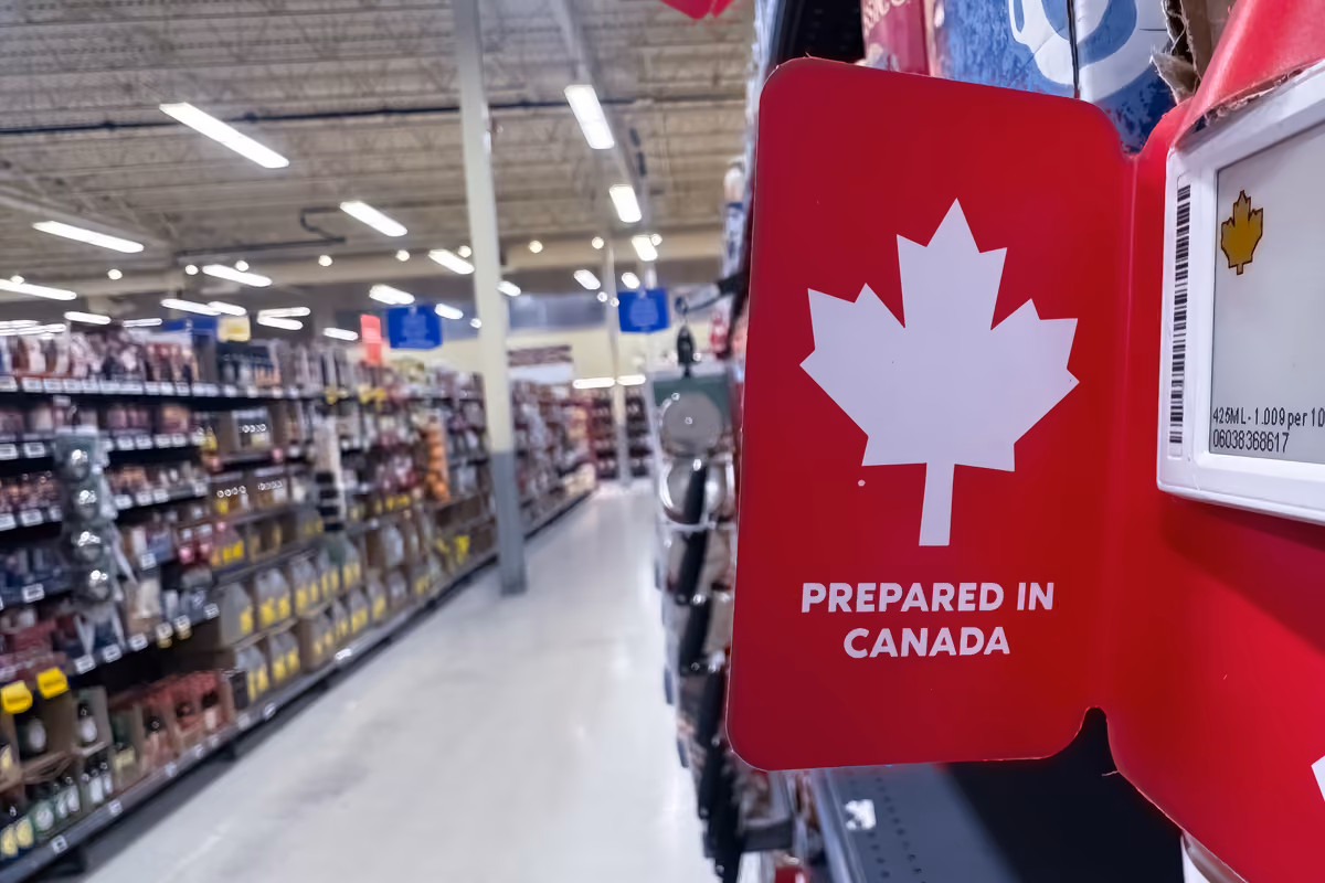 Nei supermercati canadesi l'origine dei prodotti diventa un elemento di scelta per i consumatori, anche in risposta alle tensioni commerciali con gli Stati Uniti