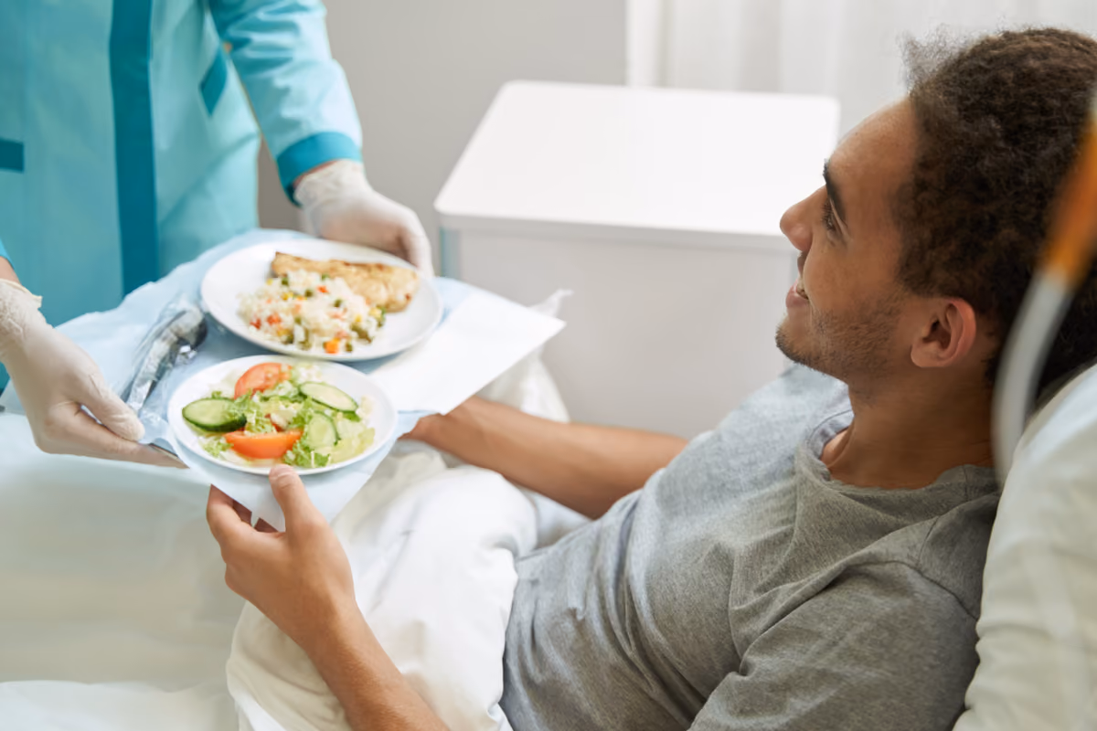 In Puglia, una delle regioni italiane principali nella produzione di pomodoro, questo non si potrà più servire crudo in tutte le strutture sanitarie