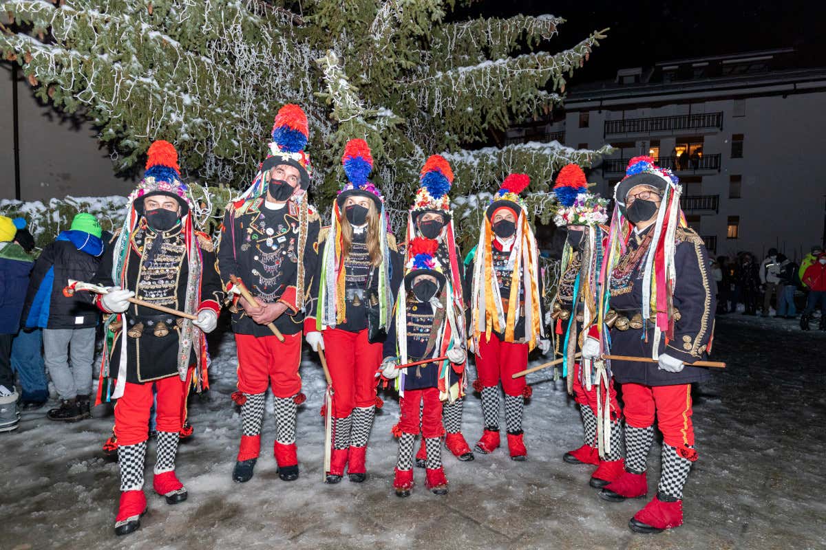 I tradizionali Beuffons Courmayeur pronta ad accendere l’albero di Natale e dare il via all’inverno