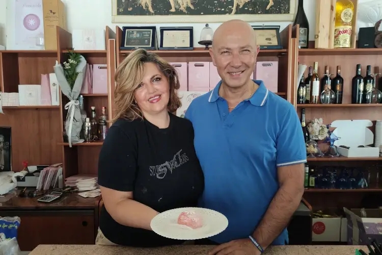ucia Casoli e Nicola Mecca La Passionata sbarca a Milano: il dolce tipico di Troia &ldquo;pronto&rdquo; per Natale