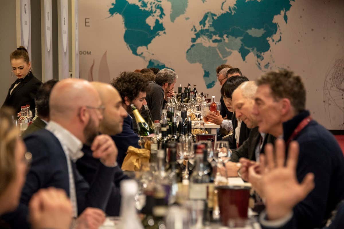 Vino toscano da record: 690 milioni di euro dall’export delle Dop