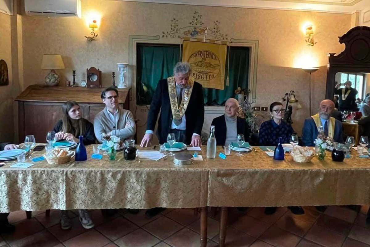 La Confraternita del risotto al pranzo dei bolliti Confraternita del Risotto cena dei bolliti e tre nuovi confratelli