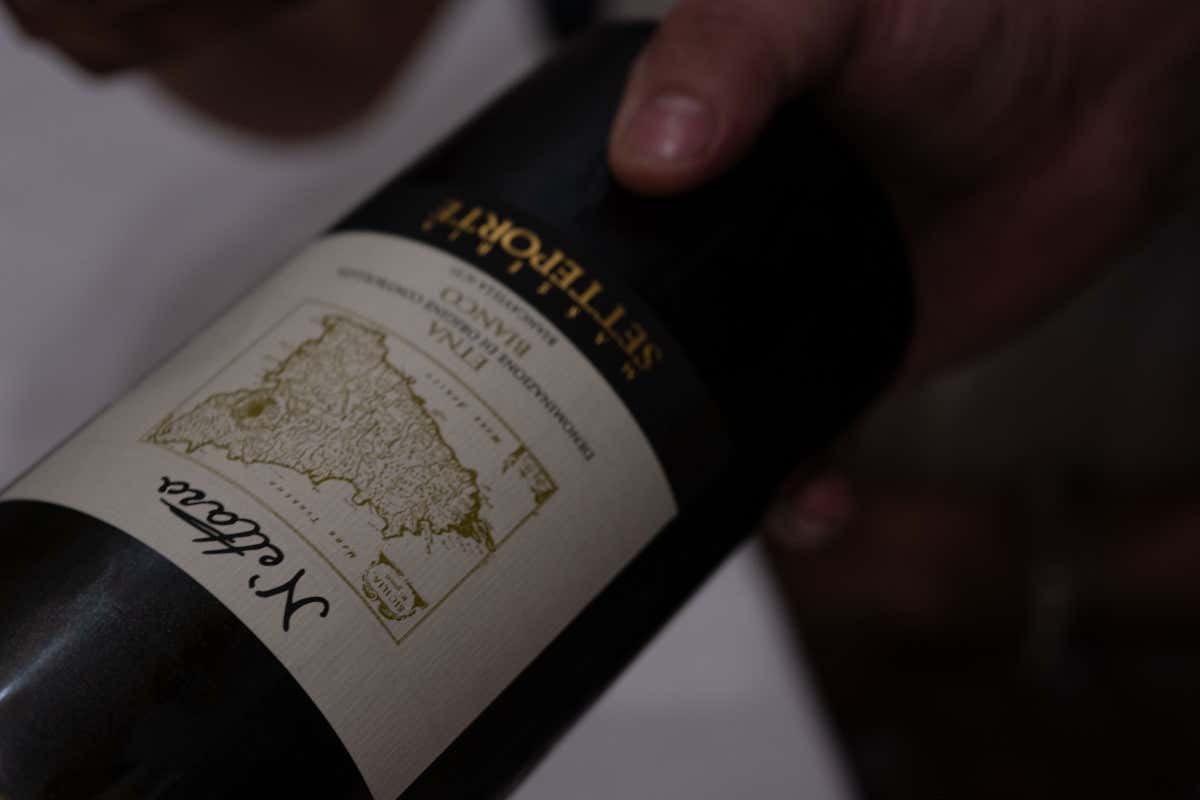 Nei calici l’Etna Bianco Doc Zafferano del vulcano ed Etna Bianco Doc: abbinamento riuscito al ristorante Km.0 Nei calici l’Etna Bianco Doc Zafferano del vulcano ed Etna Bianco Doc: abbinamento riuscito al ristorante Km.0