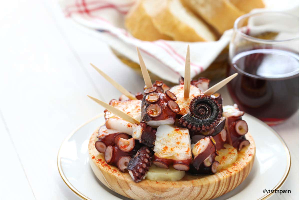 Pulpo à feira Cammino di Santiago, in marcia anche la gola con il passaporto gastronomco